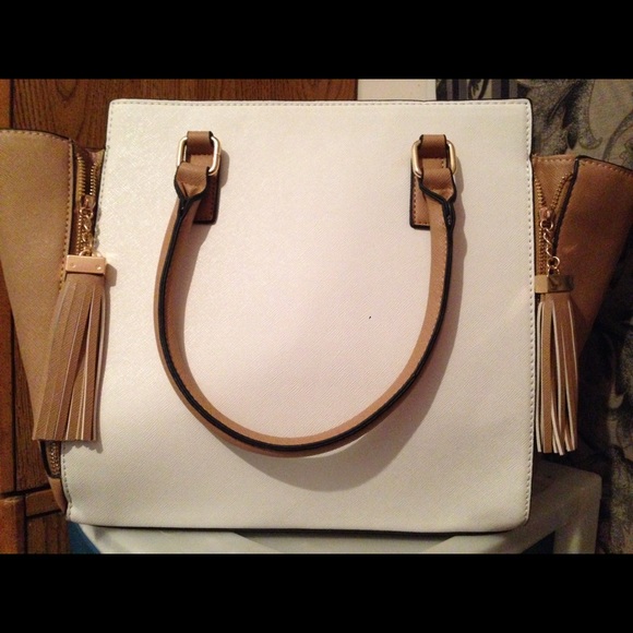 Handbags - :::ON HOLD:::Color Block HandBag 👜 with Tassels