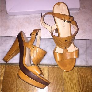 Lightly worn Via Spiga orange brown heels size 6.5