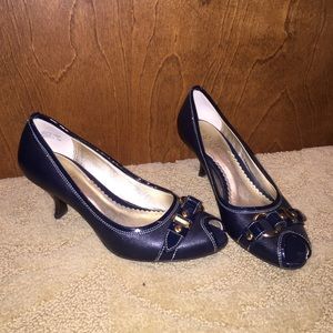 Navy blue Franco Sarto pumps.