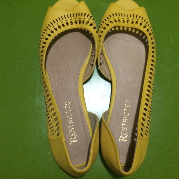 Restricted Shoes Peep Toe Yellow Size 7