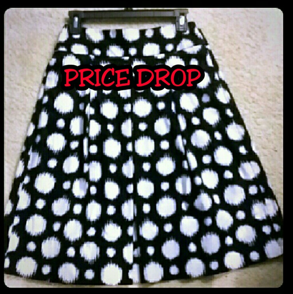 PRICE DROP-east 5th Blk/White Pleated Skirt - Sz 6