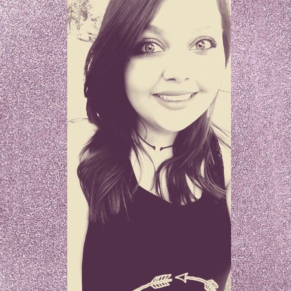 Meet Your Posher 😂✝️💁🏻 - Picture 4 of 4