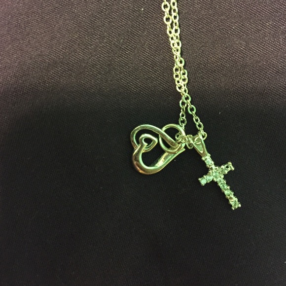 Cross and heart charm necklace - Picture 4 of 4