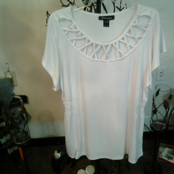 Pretty white long top