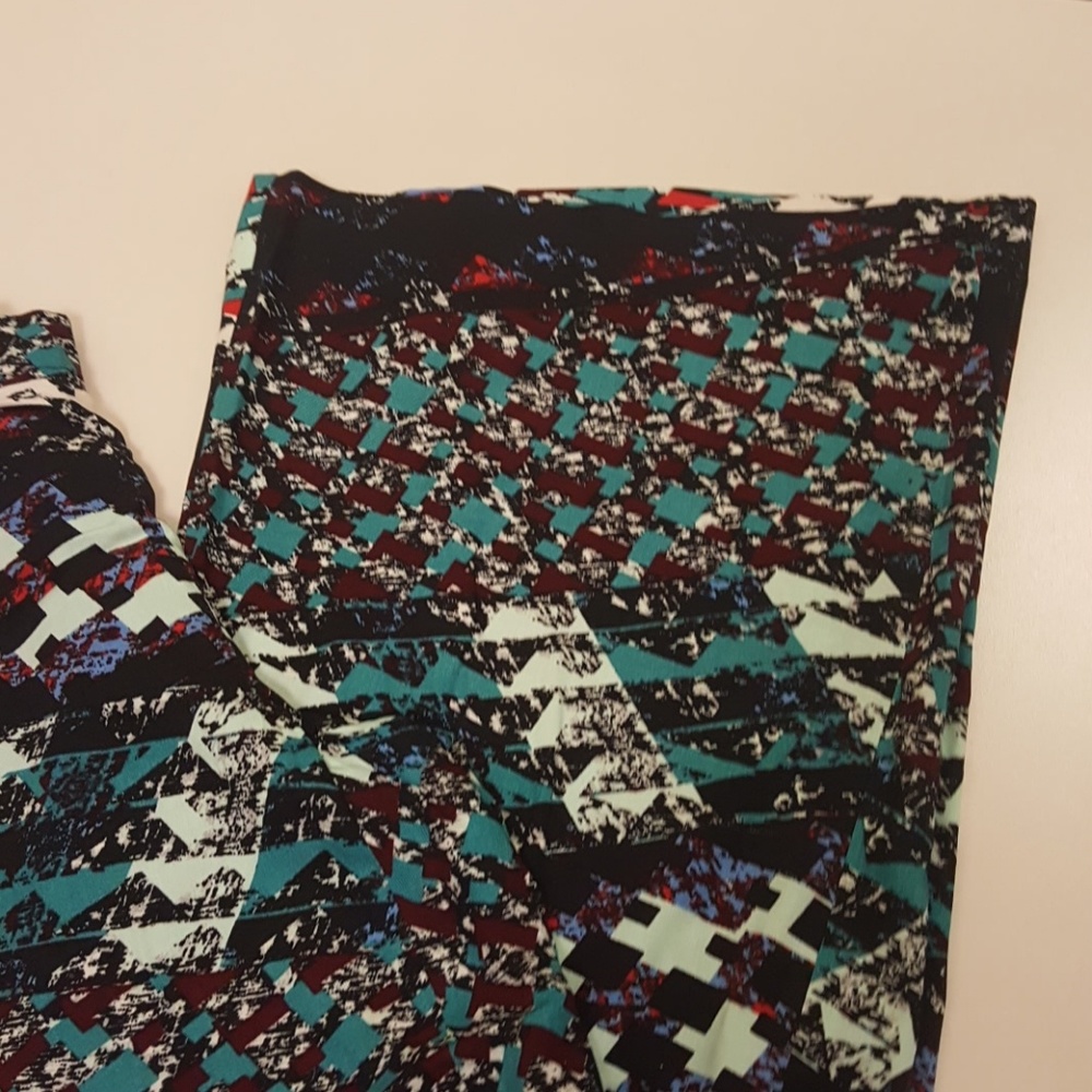 ALL PANTS B1G1 50% OFF 1 HOUR ONLY - Picture 2 of 3