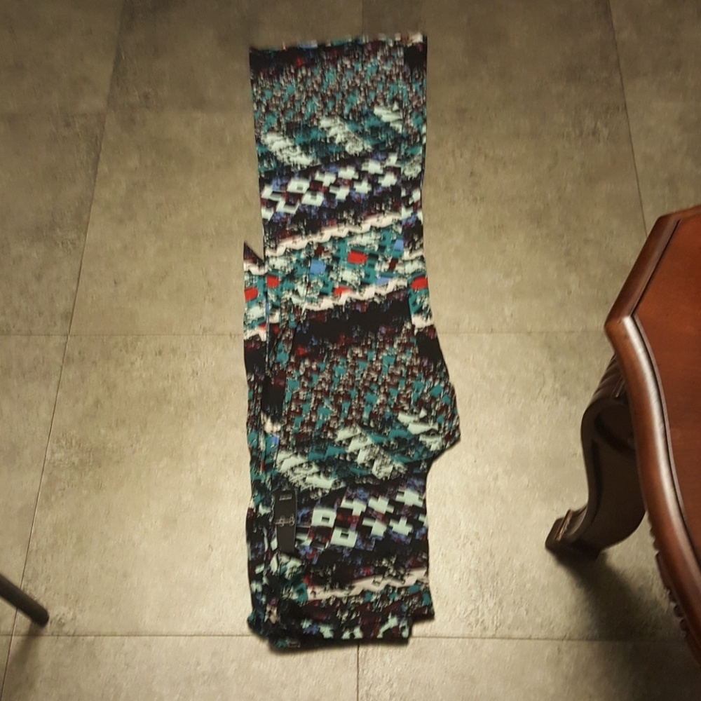 ALL PANTS B1G1 50% OFF 1 HOUR ONLY - Picture 3 of 3