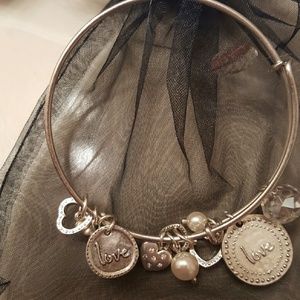 Premier Designs Bangle Bracelet