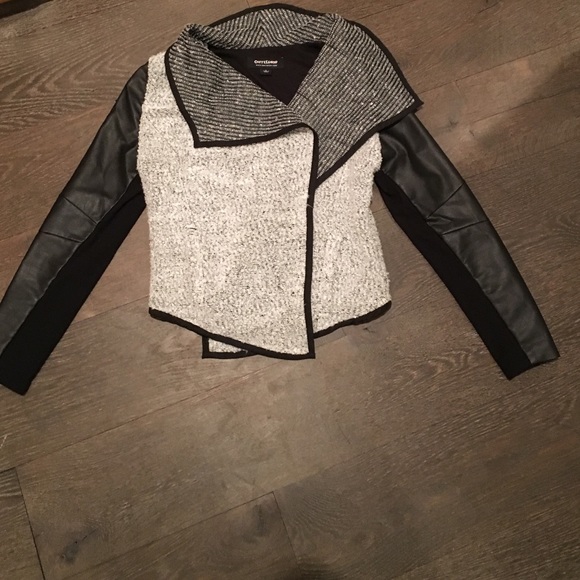 CoffeeShop Jackets & Blazers - Light grey boucle jacket with faux leather sleeves