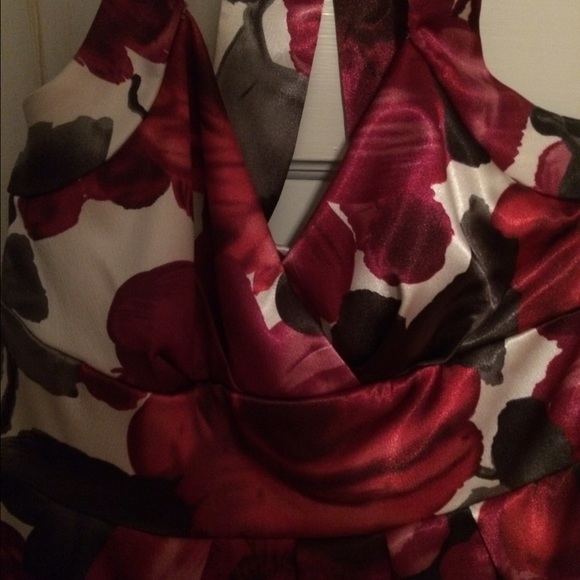 Red floral homecoming dress - Picture 2 of 4