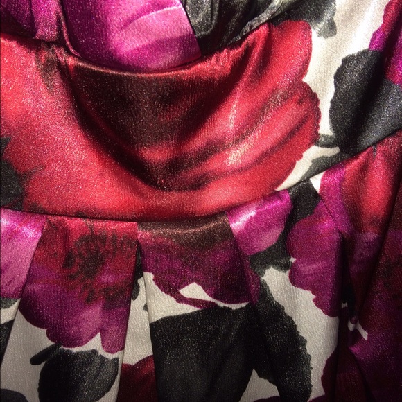 Red floral homecoming dress - Picture 4 of 4