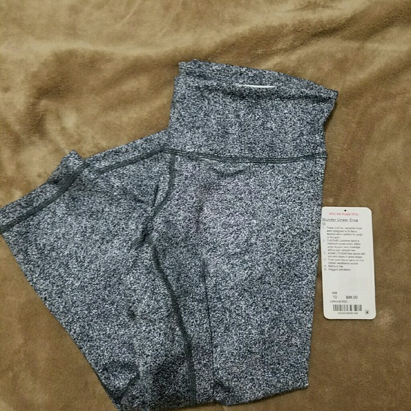 EUC Lululemon sz 10. Wonder Under crops III