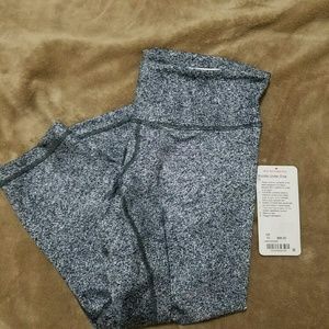EUC Lululemon sz 10. Wonder Under crops III
