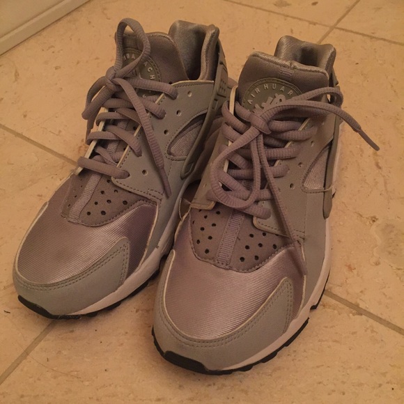 Women's Nike Huarache Wolf Grey 6.5w!