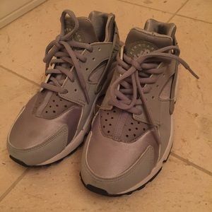 Women's Nike Huarache Wolf Grey 6.5w!
