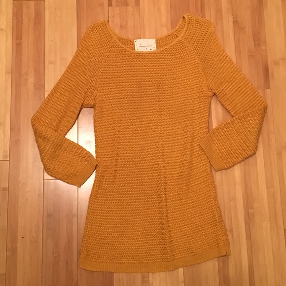 Open knit 3/4 sleeve sweater