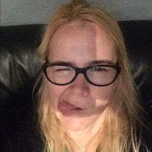 Meet your Posher, Lorie