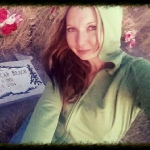 Meet your Posher, April