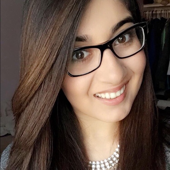 Meet your Posher, Adriana - Picture 1 of 1