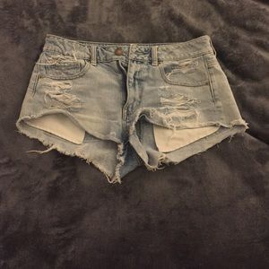 High waist destroyed shorts