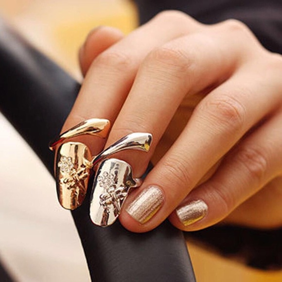 Unique Gorgeous Nail Ring - Picture 3 of 6