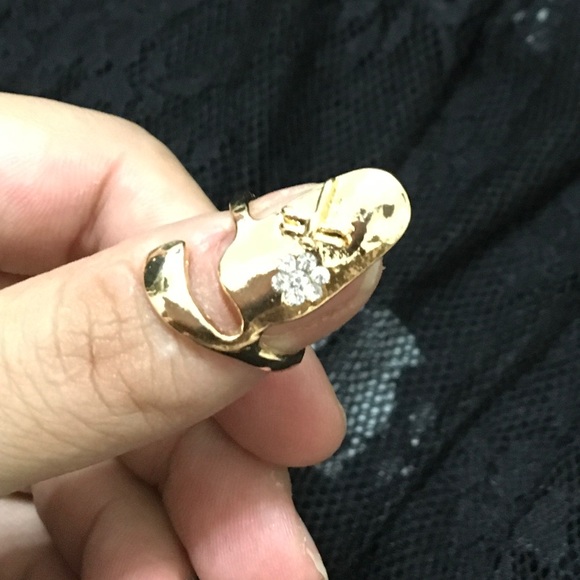 Unique Gorgeous Nail Ring - Picture 4 of 6