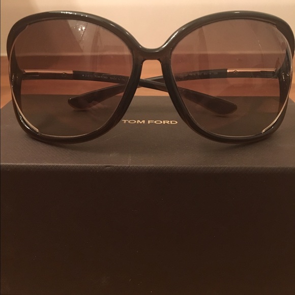 Tom Ford Raquel sunglasses.