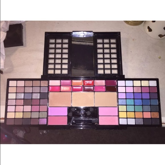 The EDGE Beauty Palette