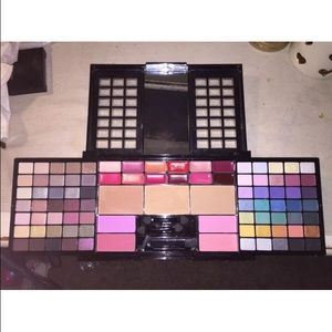 The EDGE Beauty Palette