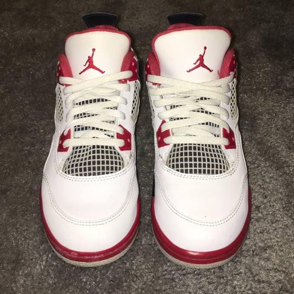 Jordan Retro 4's size 2.5 kids like New