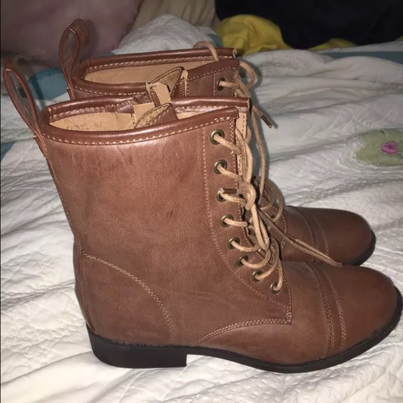Brown military short boots