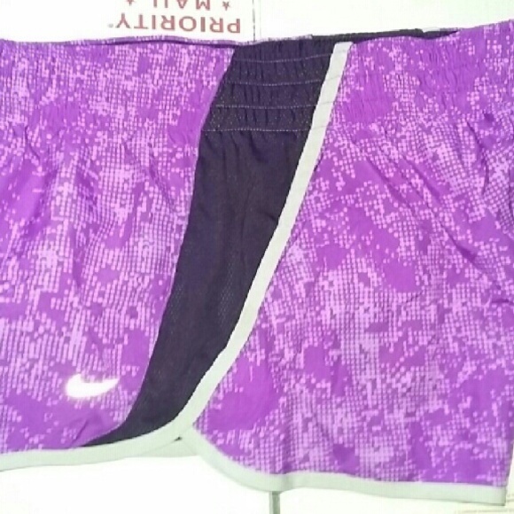 New nike tempo running shorts sz L new