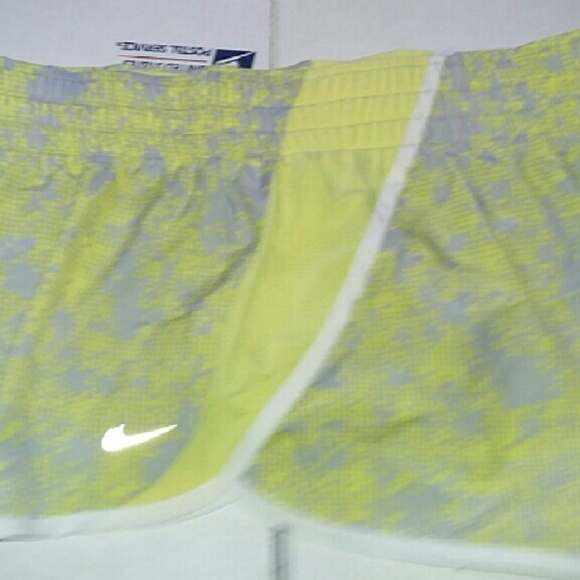 Nike tempo running shorts sz XL new