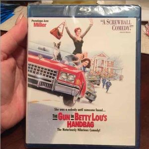 The gun in Betty Lou's Handbag [blu_ray]
