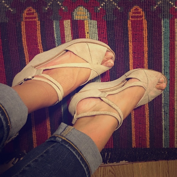 Anthropologie Schuler and Sons Peep toe wedges