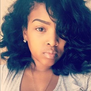 Meet your Posher, Amberia