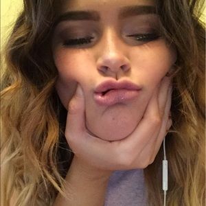 Meet your Posher, Andrea