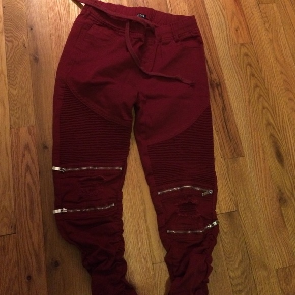 Fashion nova maroon ripped jeans - Picture 1 of 1