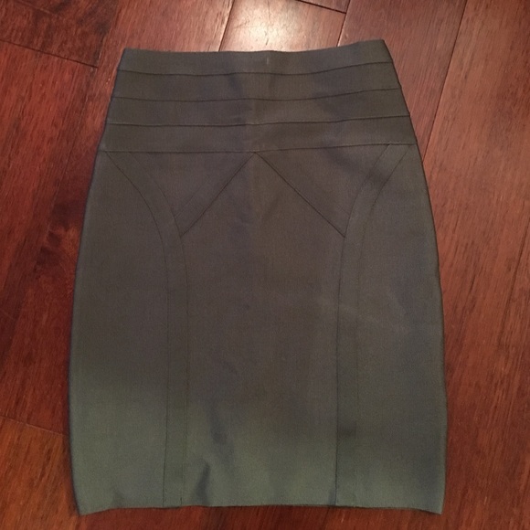 **NWT Bebe Skirt - bodycon knee length