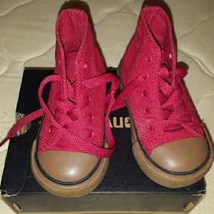 Toddler boys converse