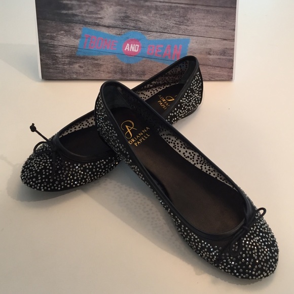 8 1/2 Adriana Papell dazzling flats - Picture 1 of 1