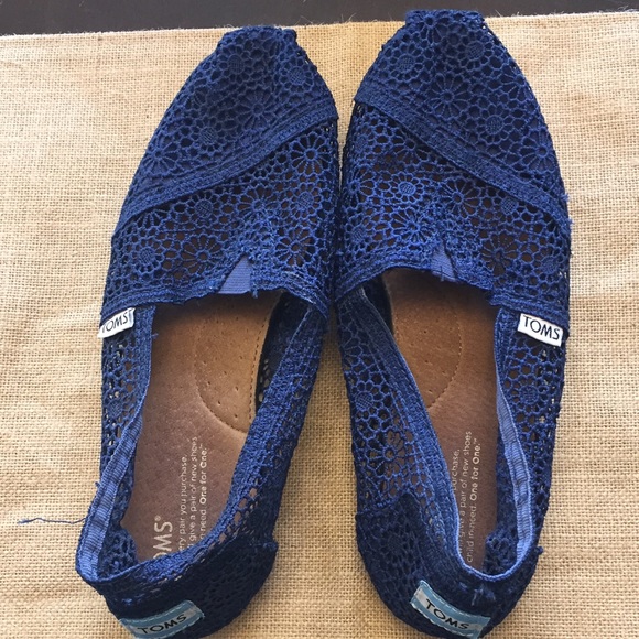 Women's TOMS - navy flats size 9
