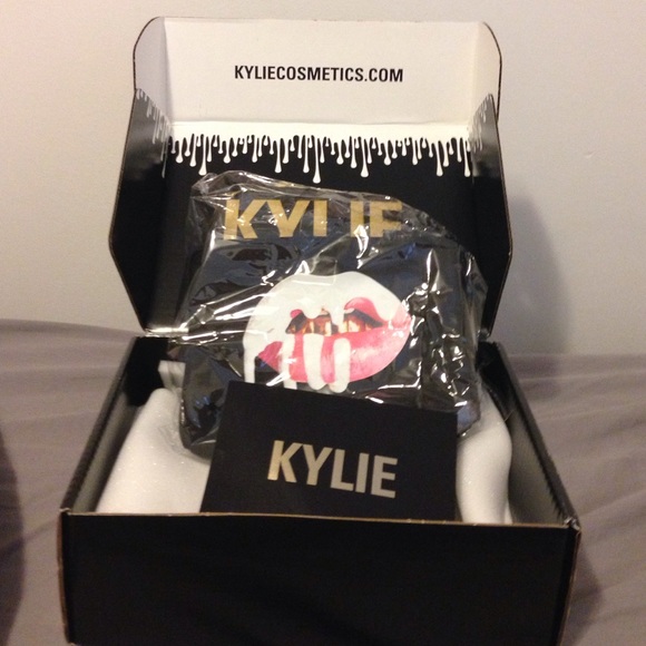 BRAND NEW EXCLUSIVE KYLIE MAKEUP BAG