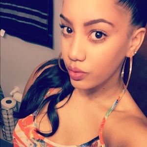 Meet your Posher, Elizabeth