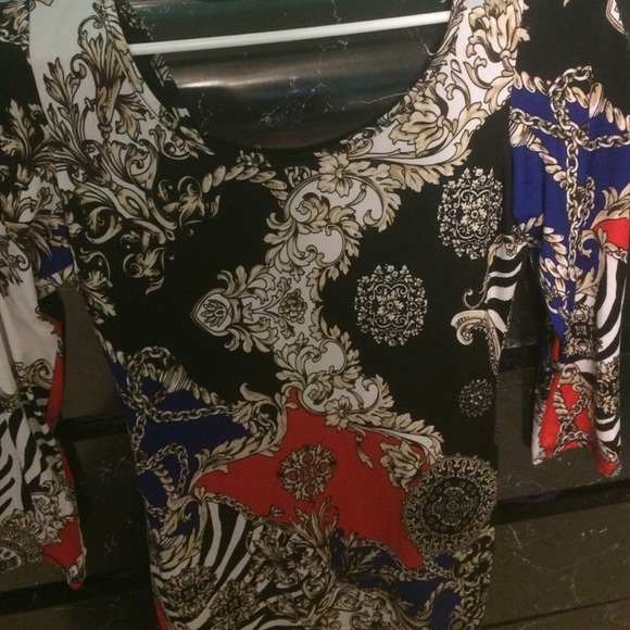 A very cute dress worn once tags cut out - Picture 2 of 2