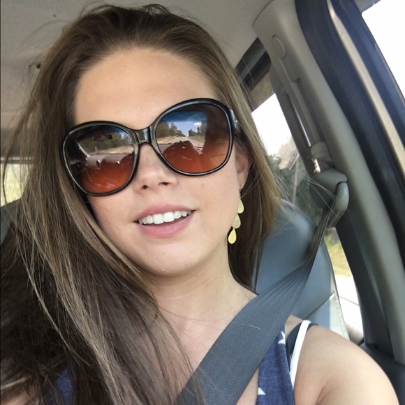 Meet your Posher, Lauren - Picture 1 of 1