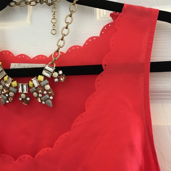 Scallop laser cut hem tank