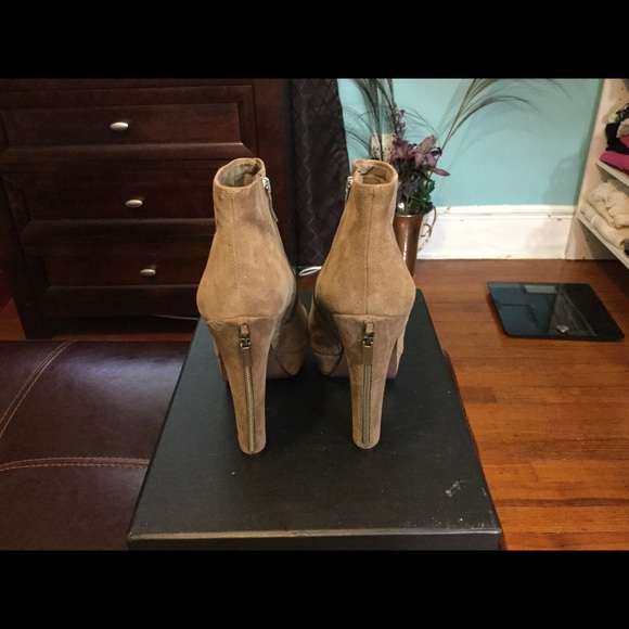 BCBG BOOTS!!! - Picture 4 of 4