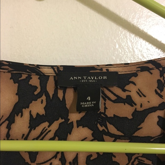 Fancy! Ann Taylor statement top! - Picture 2 of 2