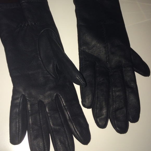 FLASH SALE: Black Leather Gloves