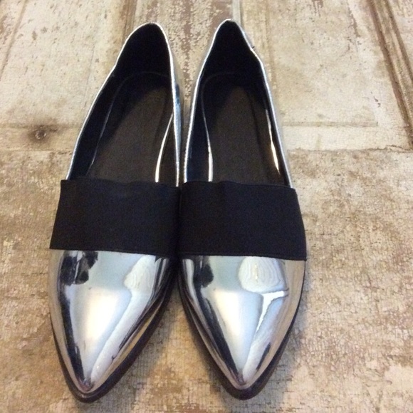 Silver and black pointed flats - Picture 2 of 3